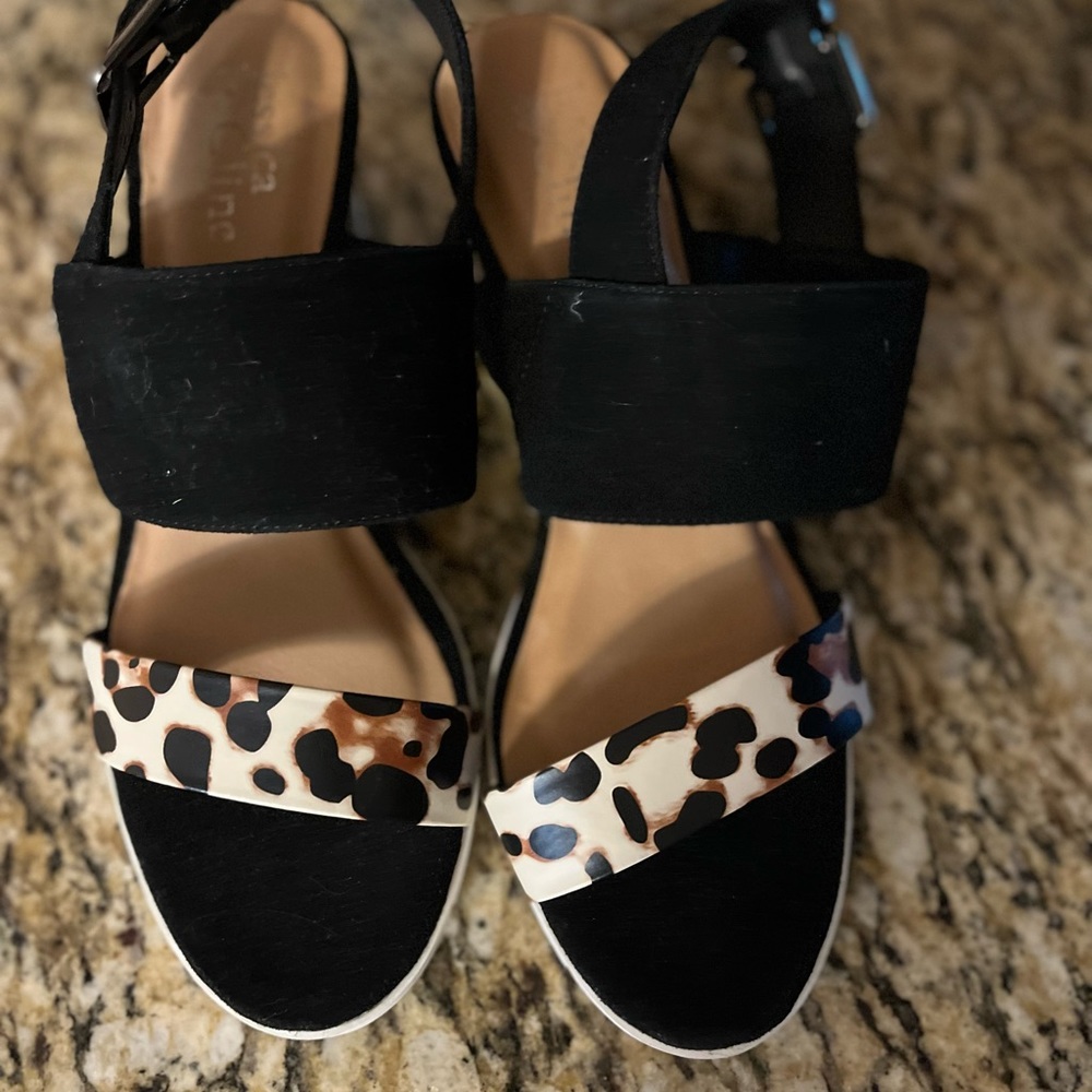 Leopard print sandals size 8M.